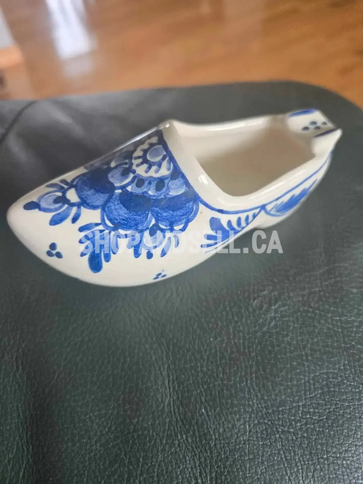 Delft pottery little vase and shoe
