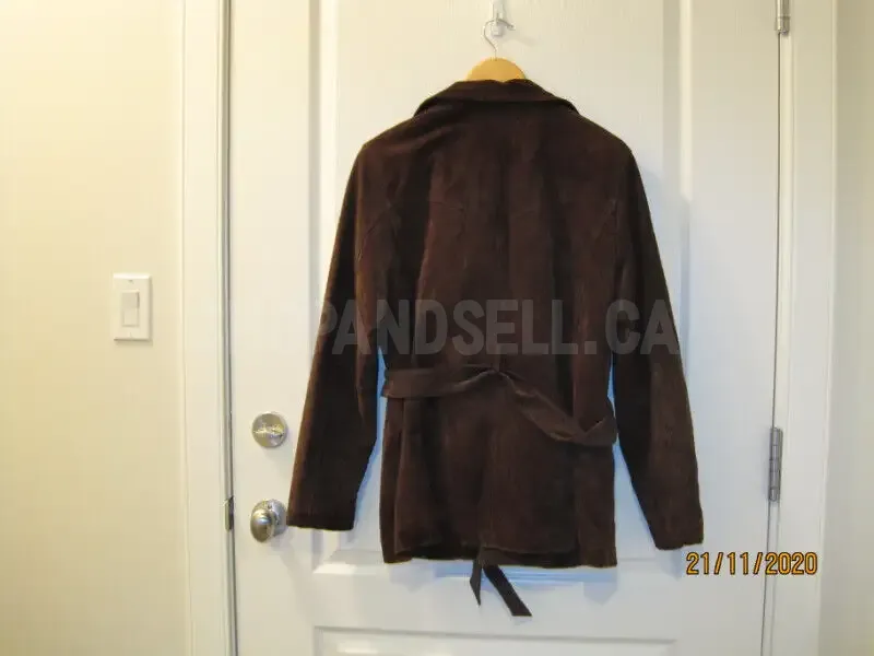 WOMEN'S WINTER LEATHER JACKETS AND MATCHING GLOVES