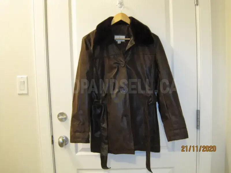 WOMEN'S WINTER LEATHER JACKETS AND MATCHING GLOVES