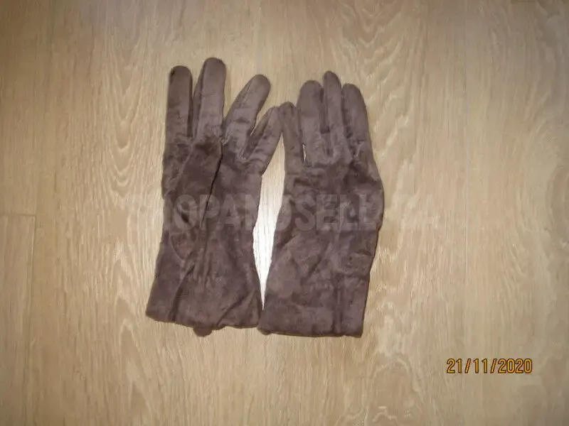 WOMEN'S WINTER LEATHER JACKETS AND MATCHING GLOVES