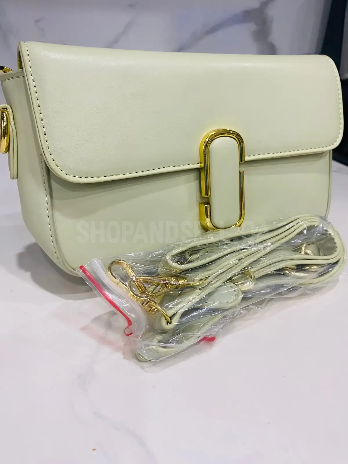 Brand New Women's Purse – Stylish &amp; Trendy Handbag for Every Occasion