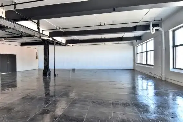 Les Lofts Cadbury - Bureaux À Louer / Commercial space for rent.