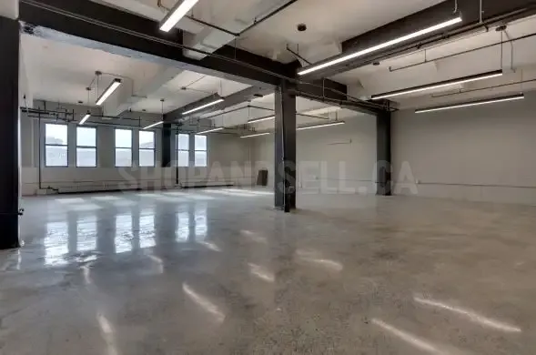 Les Lofts Cadbury - Bureaux À Louer / Commercial space for rent.