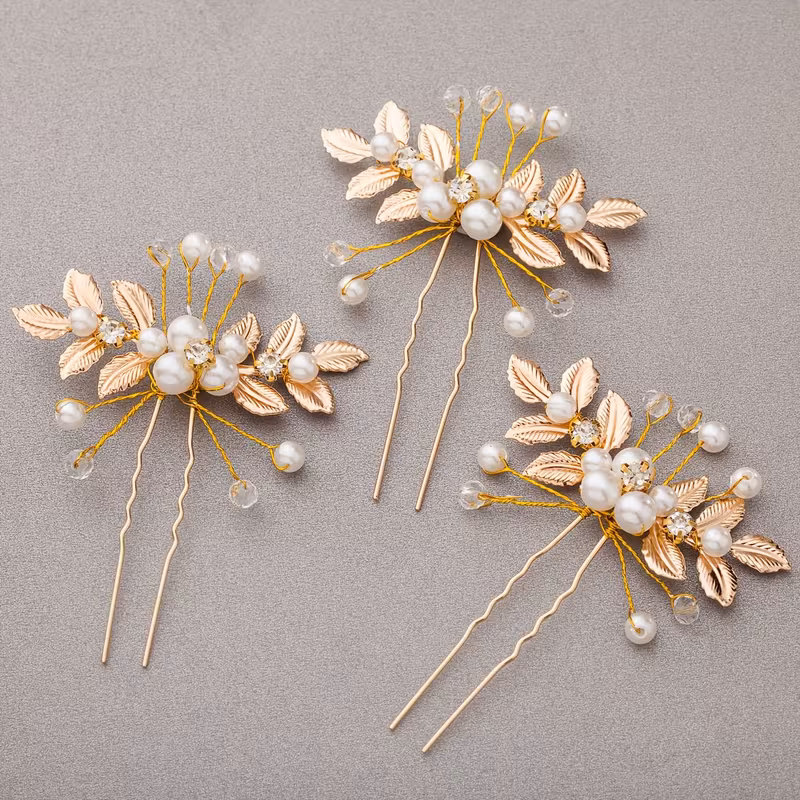 Elegant hair pins with flowers 