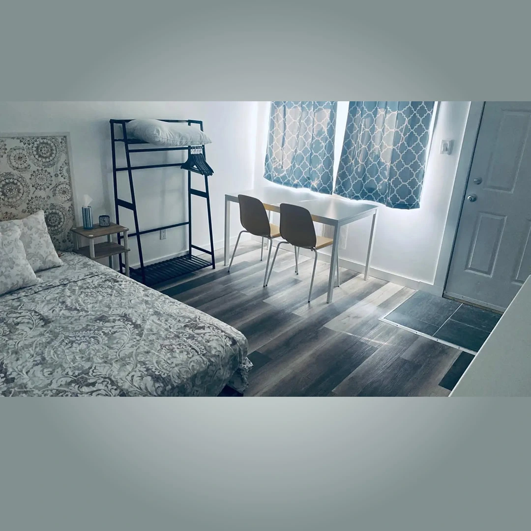 Furnished Kitchenette Apartment - $1000